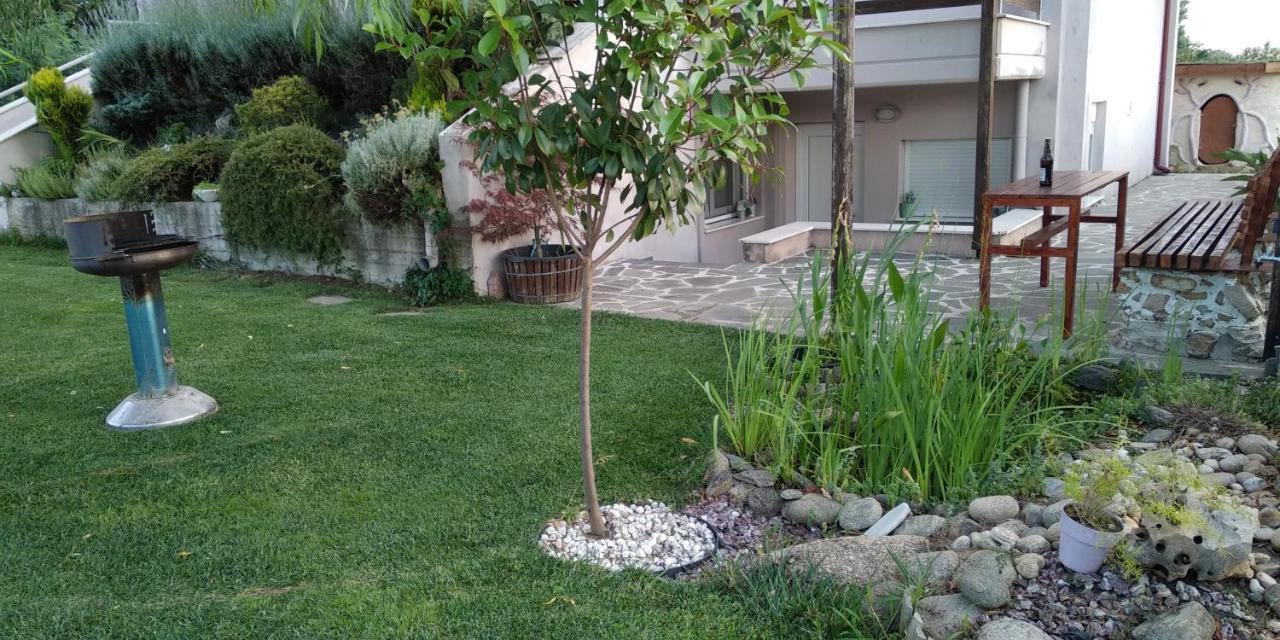 Guesthouse With Garden Komotini Esterno foto